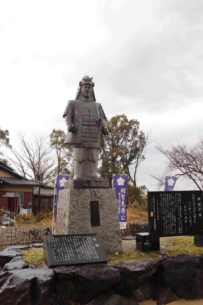 坂本城址公園のシンボル、大きな光秀像