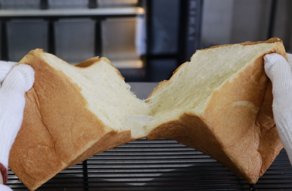 高級食パン専門店「目尻がさがる」パン