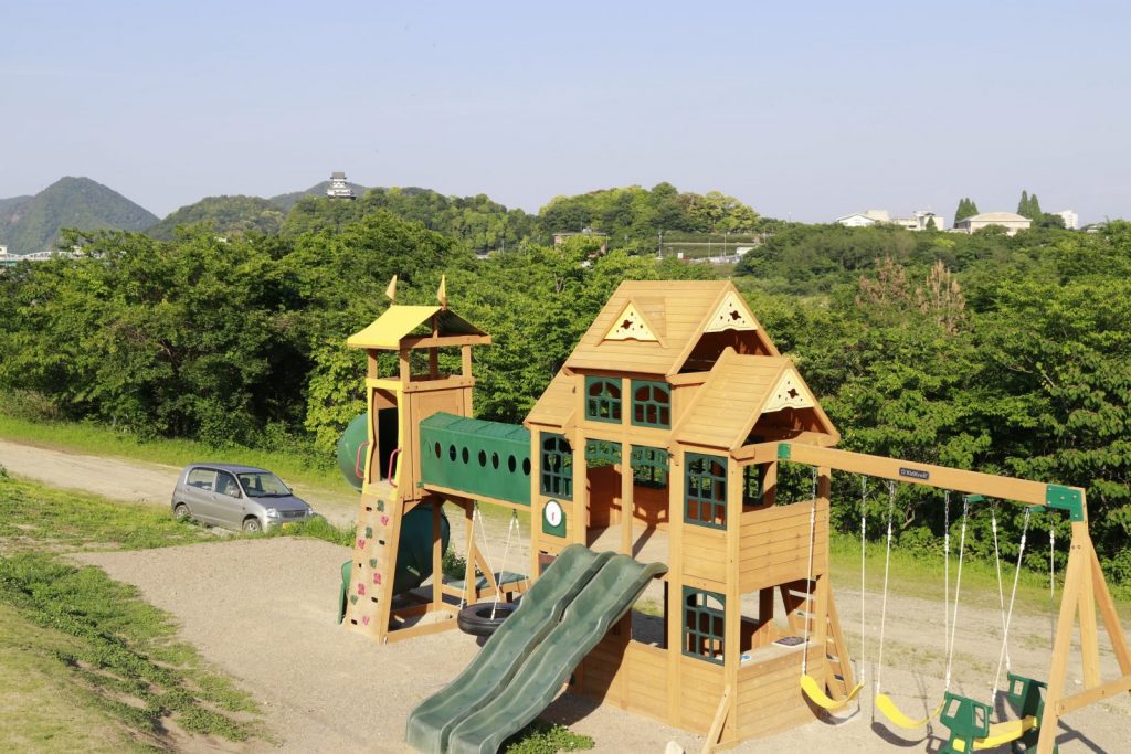 伊木山フォレストにある複合遊具。子どもたちも夢中で遊びました。